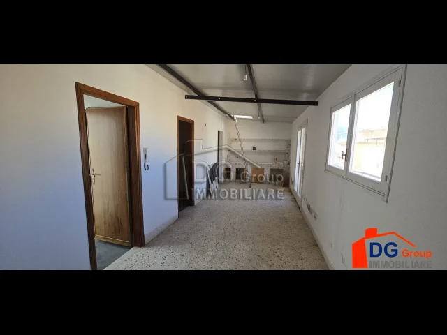 Appartamenti in Vendita - Indipendente piu' commerciale corso san francesco di paola