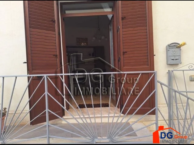 Appartamenti in Vendita - Indipendente piano rialzato arredato