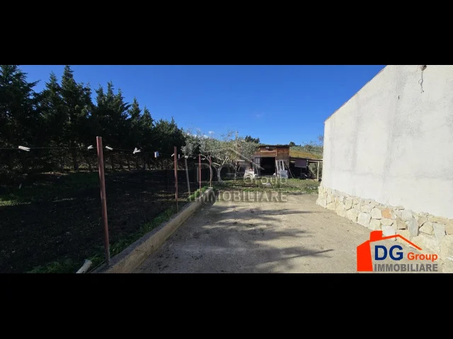 Appartamenti in Vendita - Indipendente immerso nel verde in zona calatubo