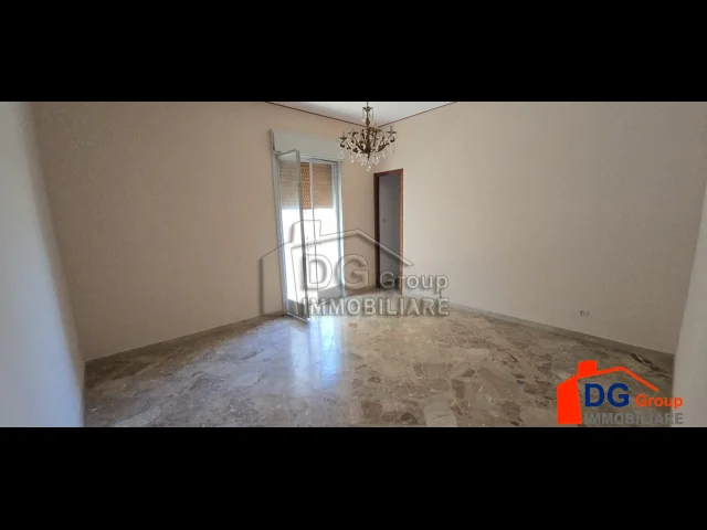 Appartamenti in Vendita - Appartamento secondo piano con garage corso dei mille