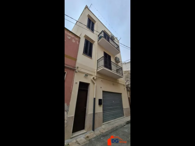 Appartamenti in Vendita - Indipendente totalmente ristrutturato in centro