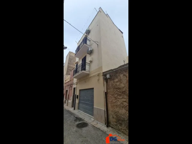 Appartamenti in Vendita - Indipendente totalmente ristrutturato in centro