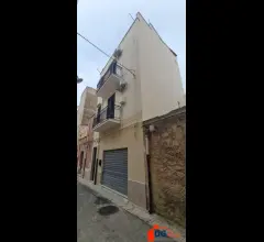 Appartamenti in Vendita - Indipendente totalmente ristrutturato in centro