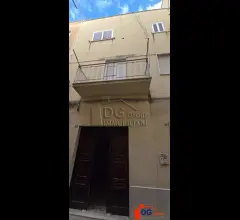 Indipendente su tre livelli in via vito milana