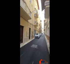 Appartamenti in Vendita - Indipendente su tre livelli in via vito milana
