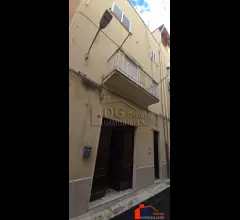 Appartamenti in Vendita - Indipendente su tre livelli in via vito milana