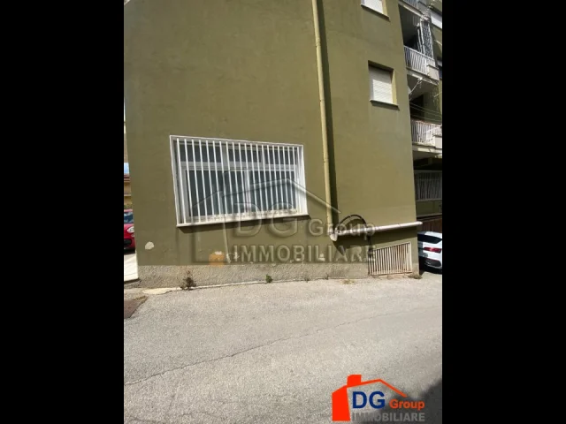 Appartamenti in Vendita - Locale di 150 mq in via maria riposo