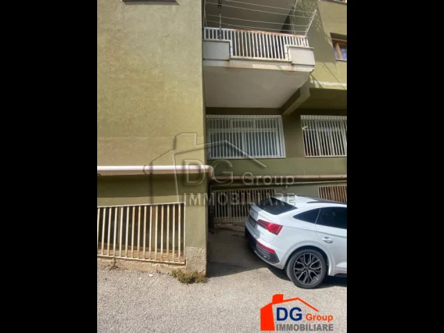 Appartamenti in Vendita - Locale di 150 mq in via maria riposo