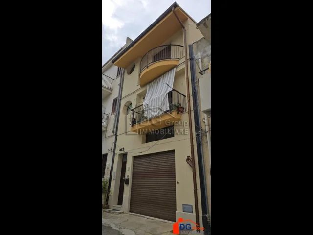Appartamenti in Vendita - Rifinitissima casa indipendente con doppia esposizione