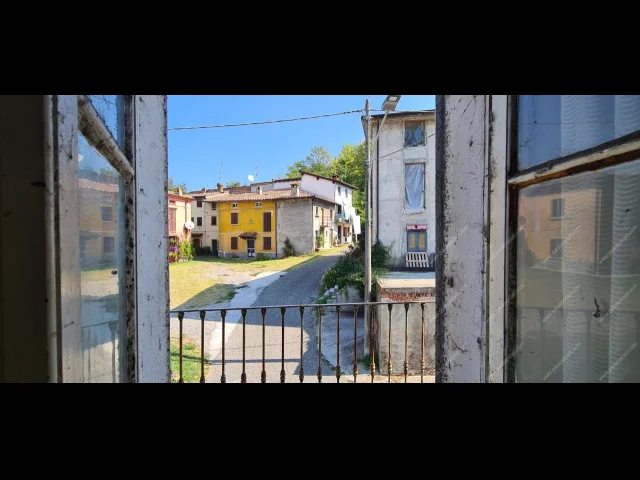 Appartamenti in Vendita - Cascina con terreno