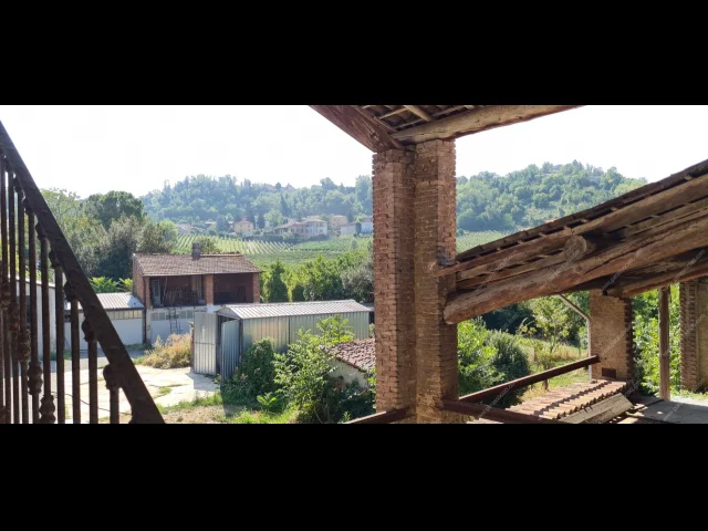 Appartamenti in Vendita - Cascina con terreno