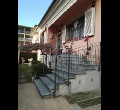 Appartamenti in Vendita - Villa indipendente con giardino
