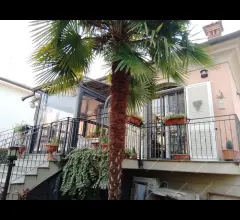 Appartamenti in Vendita - Villa indipendente con giardino