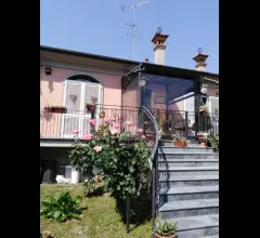 Appartamenti in Vendita - Villa indipendente con giardino