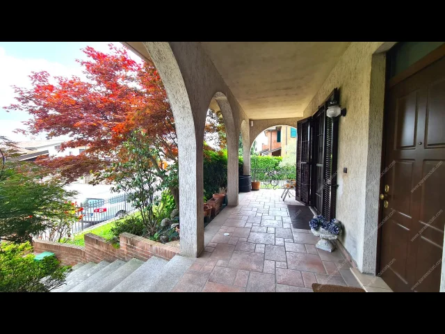 Appartamenti in Vendita - Villa singola con giardino