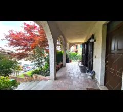 Appartamenti in Vendita - Villa singola con giardino