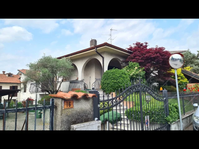 Appartamenti in Vendita - Villa singola con giardino