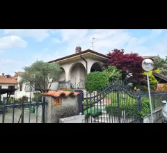 Appartamenti in Vendita - Villa singola con giardino