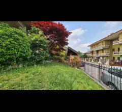 Appartamenti in Vendita - Villa singola con giardino