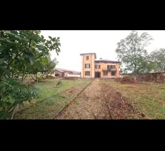 Cascina indipendente con giardino in centro paese