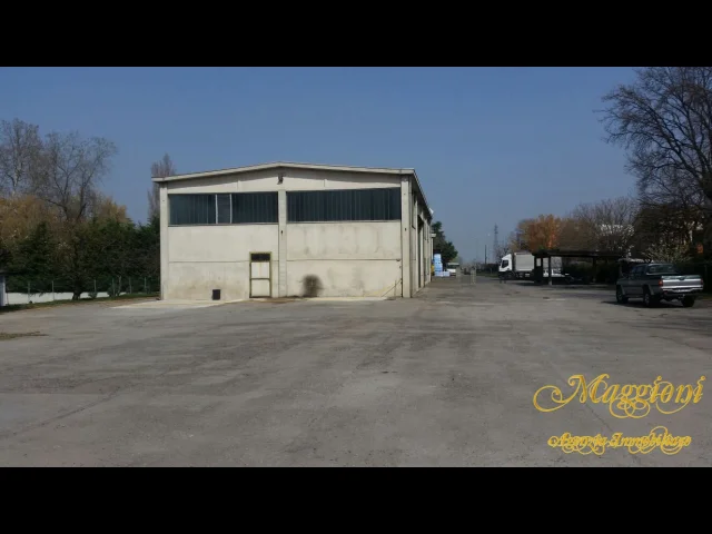 Appartamenti in Vendita - Capannone con ampio piazzale privato