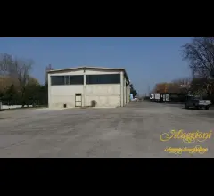 Appartamenti in Vendita - Capannone con ampio piazzale privato