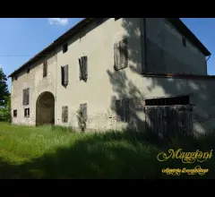Appartamenti in Vendita - Rustico completamente indipendente