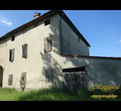 Appartamenti in Vendita - Rustico completamente indipendente