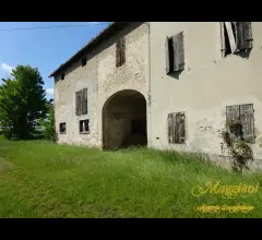 Appartamenti in Vendita - Rustico completamente indipendente