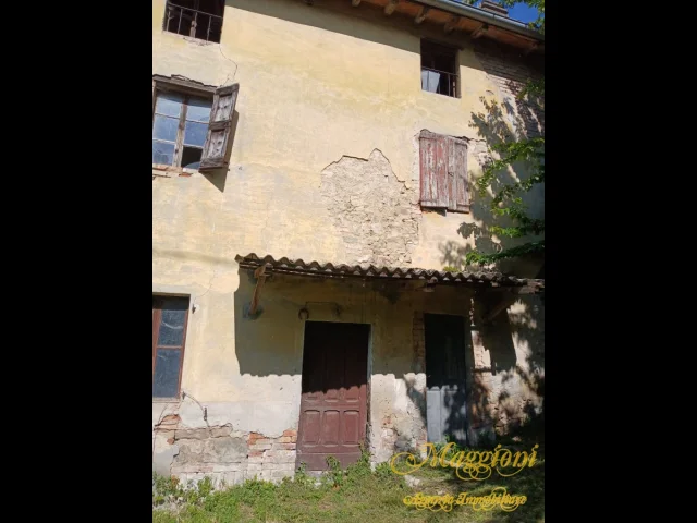 Appartamenti in Vendita - Porzione di casa  da ristrutturare