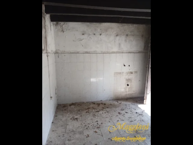 Appartamenti in Vendita - Porzione di casa  da ristrutturare