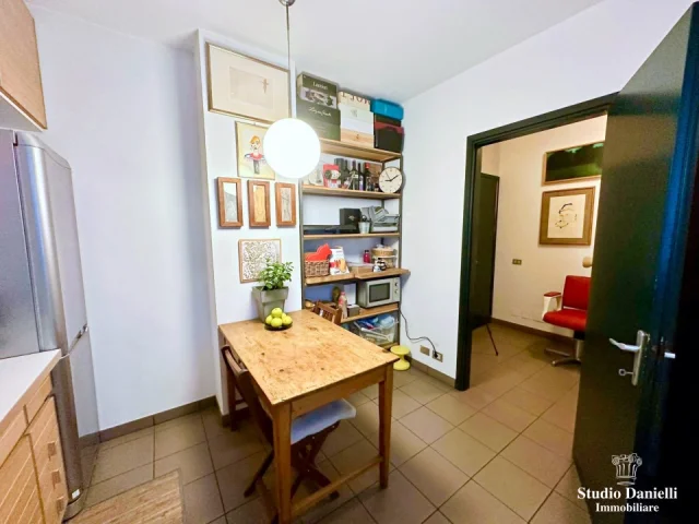 Appartamenti in Vendita - Villa indipendente con giardino privato e box