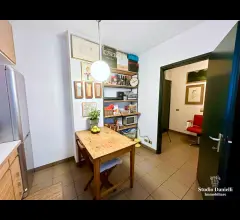 Villa indipendente con giardino privato e box