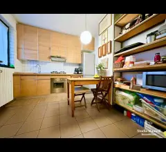Appartamenti in Vendita - Villa indipendente con giardino privato e box