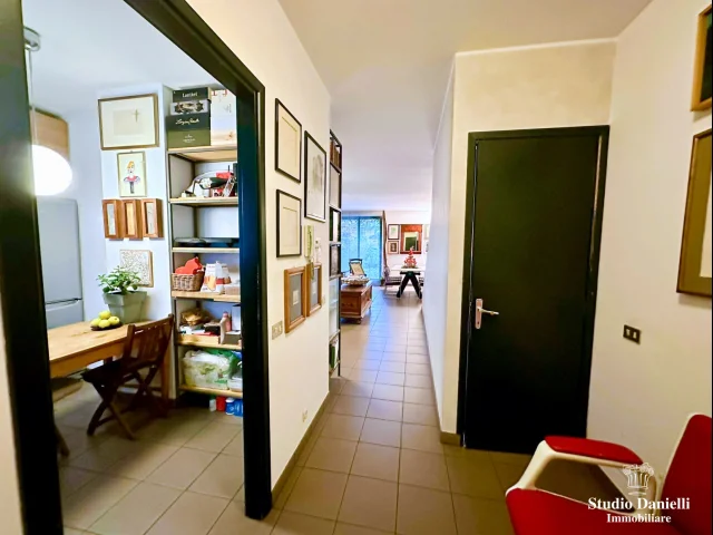 Appartamenti in Vendita - Villa indipendente con giardino privato e box