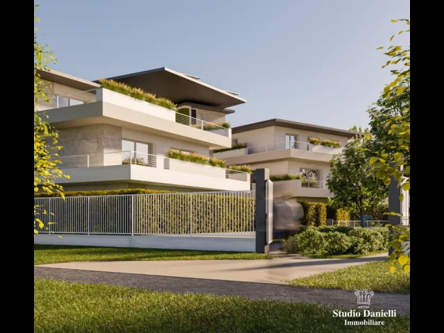 Appartamenti in Vendita - Trilocale con giardino