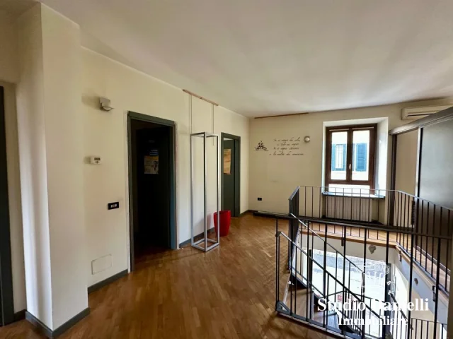 Appartamenti in Vendita - Ufficio primo piano