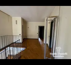 Appartamenti in Vendita - Ufficio primo piano