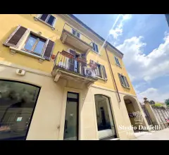 Ufficio piano terra con vetrina