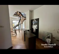 Appartamenti in Vendita - Ufficio piano terra con vetrina