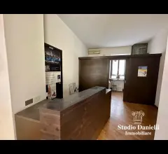 Appartamenti in Vendita - Ufficio piano terra con vetrina