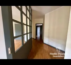 Appartamenti in Vendita - Ufficio primo piano