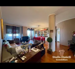 Appartamenti in Vendita - Attico con terrazzo