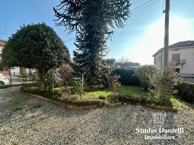 Appartamenti in Vendita - Casa indipendente