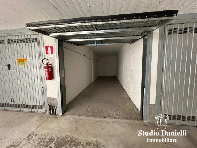 Appartamenti in Vendita - Box doppio in lunghezza