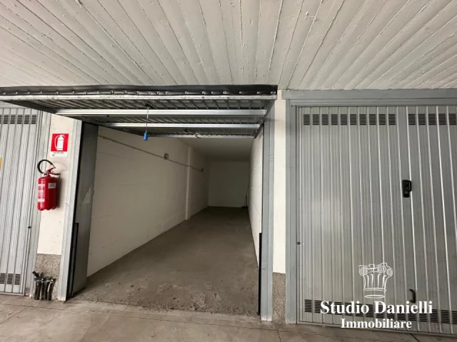 Appartamenti in Vendita - Box doppio in lunghezza