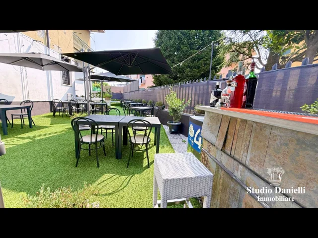 Appartamenti in Vendita - Attività di ristorante/pizzeria con giardino