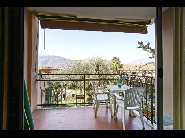 Appartamenti in Vendita - Appartamento con terrazza e cortiletto a lierna