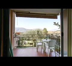 Appartamenti in Vendita - Appartamento con terrazza e cortiletto a lierna