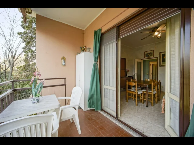 Appartamenti in Vendita - Appartamento con terrazza e cortiletto a lierna